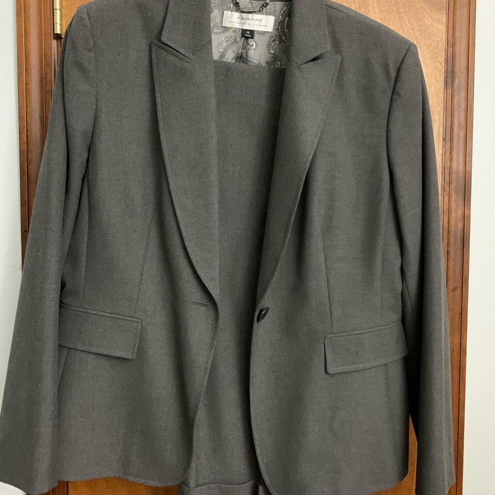 TAHARI gray suit
